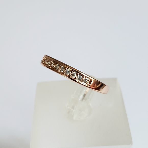 HOST PICK!!! ⭐ 18k Channel Set Band - Picture 5 of 8